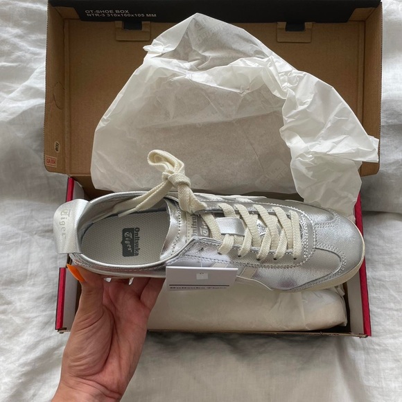 NWB Silver Onitsuka Tigers - Picture 2 of 4